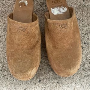 COPY - Cute UGG clogs!!  Looks fabulous with jeans.  So comfy!!